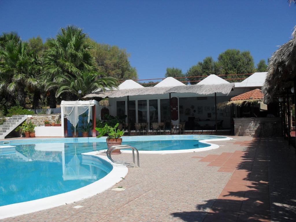 Villa Pouloudia Ватера Екстер'єр фото